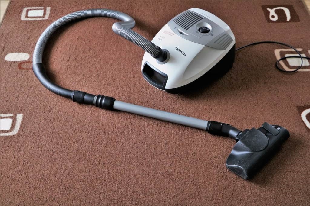 wieszak na rurę odkurzacza